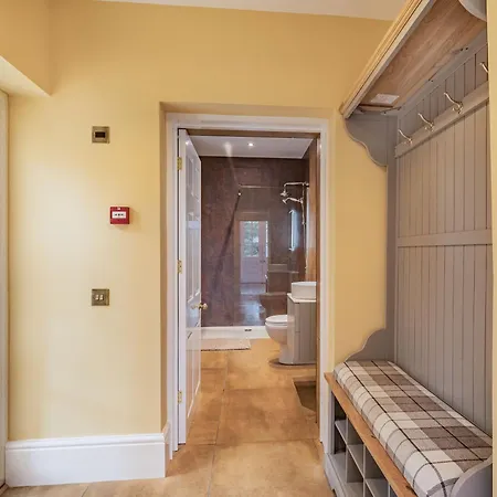 Manor Suite-uk36728 Holiday home